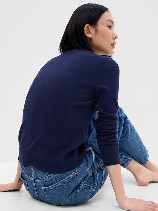 L'image numéro 2 présente Cardigan ras du cou