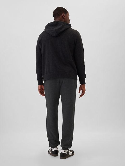 L'image numéro 2 présente Pantalon de jogging à logo Gap