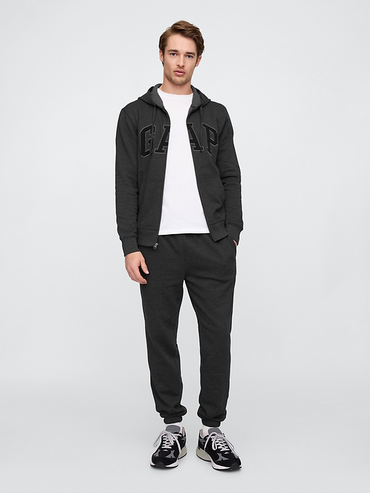 L'image numéro 3 présente Chandail à capuchon décontracté à glissière à logo Gap