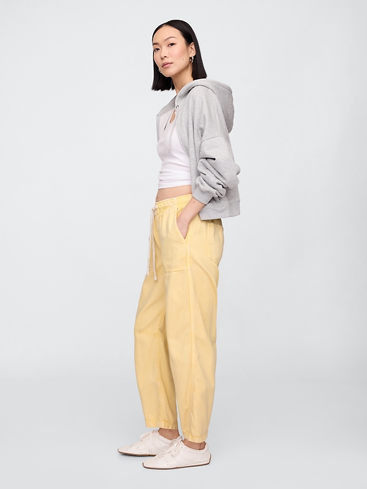 L'image numéro 3 présente Jean coupe baril à taille mi-basse extensible en denim Ultra-doux