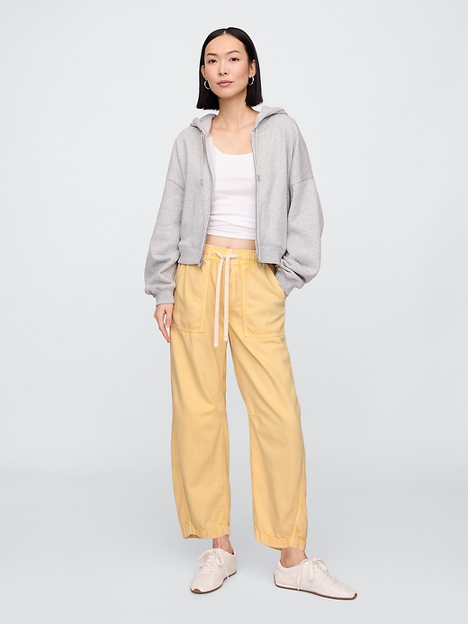 L'image numéro 1 présente Jean coupe baril à taille mi-basse extensible en denim Ultra-doux