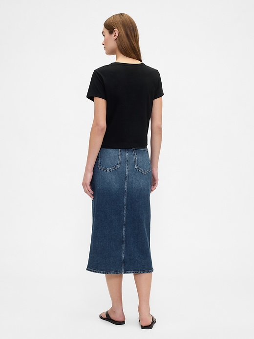 L'image numéro 2 présente Jupe droite mi-longue en denim