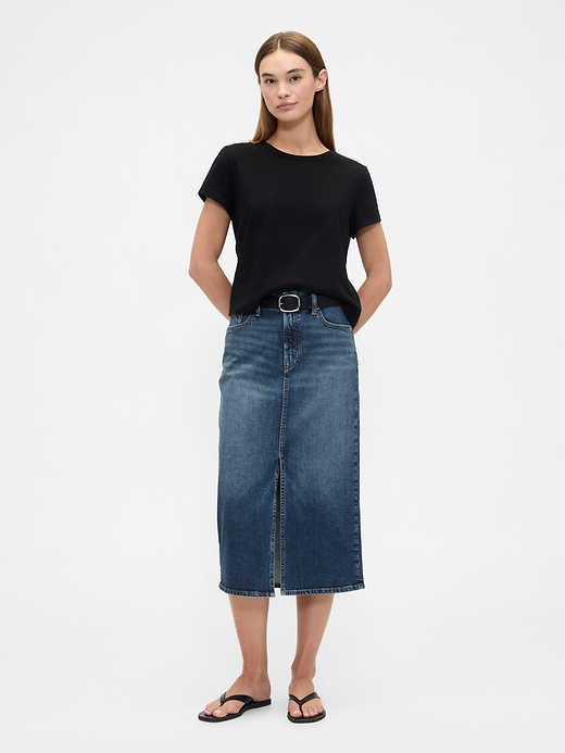 L'image numéro 1 présente Jupe droite mi-longue en denim