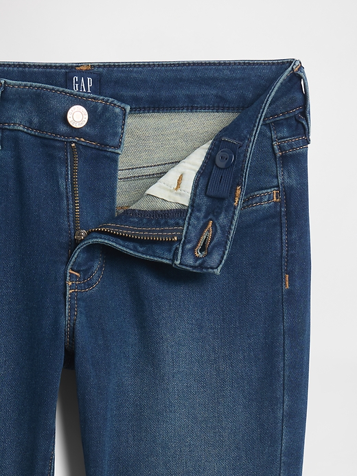 L'image numéro 3 présente Jean super moulant en denim ultra-confo pour Enfant