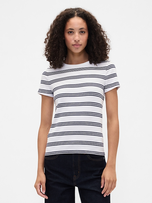 L'image numéro 1 présente T-shirt ras du cou en tricot côtelé à rayures