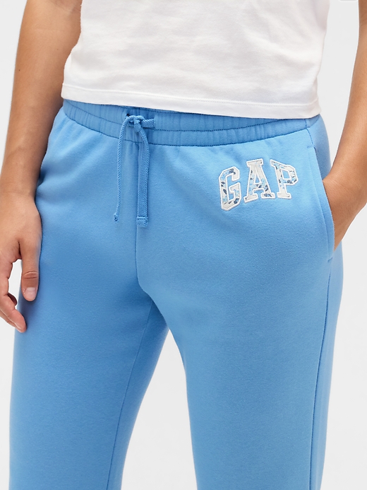 L'image numéro 4 présente Pantalon en coton ouaté à jambe droite à logo Gap