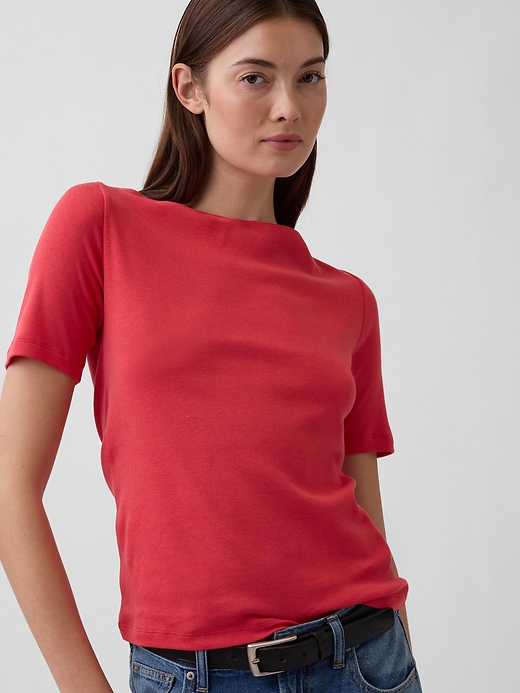 L'image numéro 4 présente T-shirt moderne côtelé à col bateau
