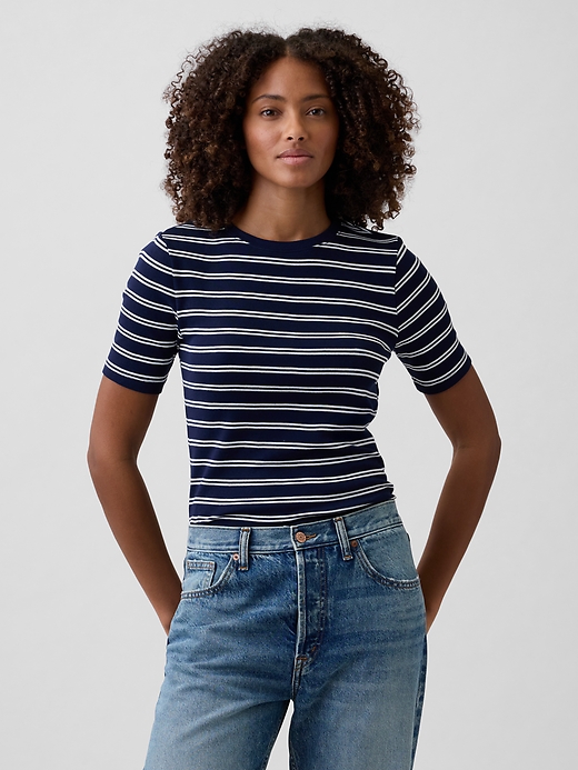 L'image numéro 1 présente T-shirt ras du cou moderne côtelé