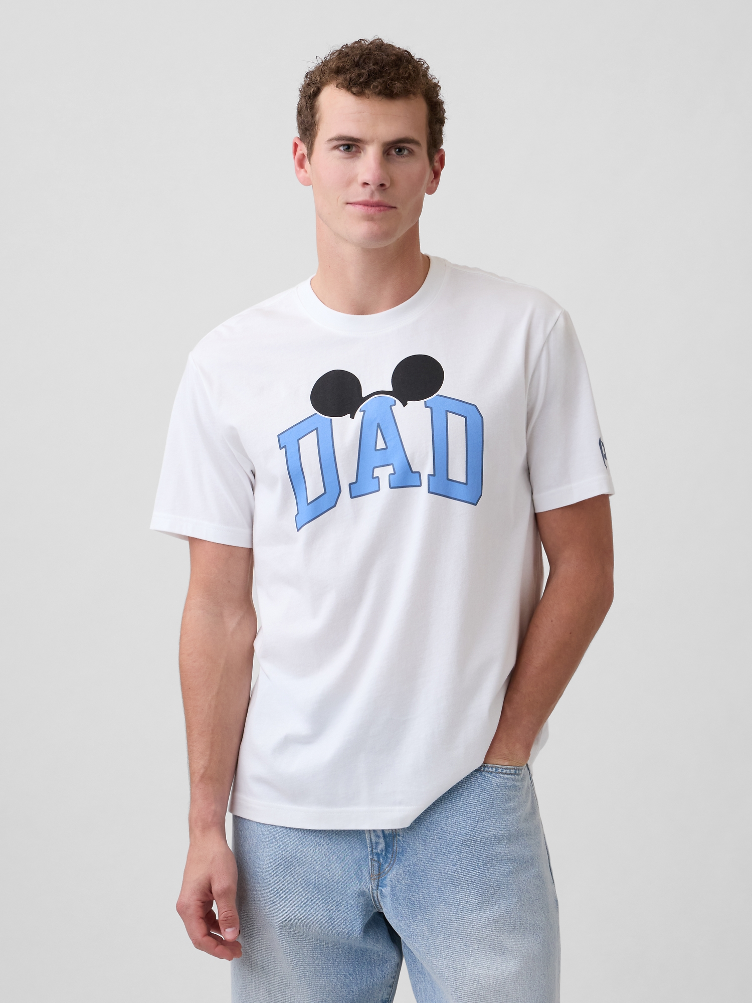 GAP Disney MOM DAD グラフィックTシャツ L S 2026 新 Gap × Disney Everyday Soft Relaxed Graphic T-Shirt | Gap Factory