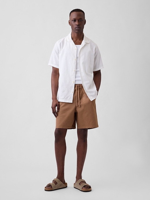 Image number 1 showing, 7" Essential Pull-On Khaki Shorts