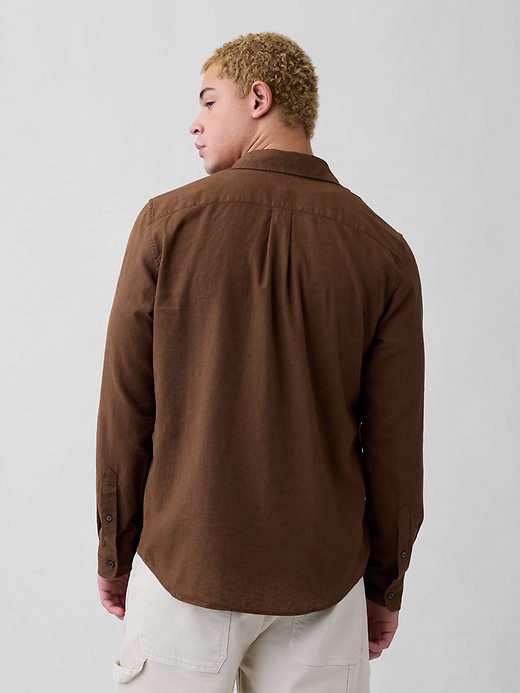 L'image numéro 2 présente Chemise coupe standard en mélange de lin