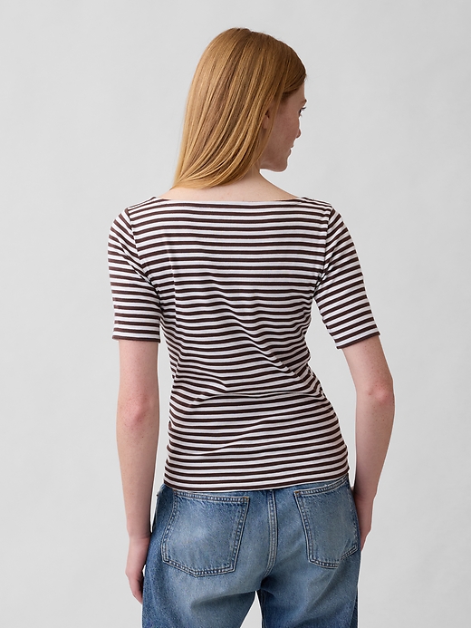 L'image numéro 2 présente T-shirt moderne côtelé à col bateau
