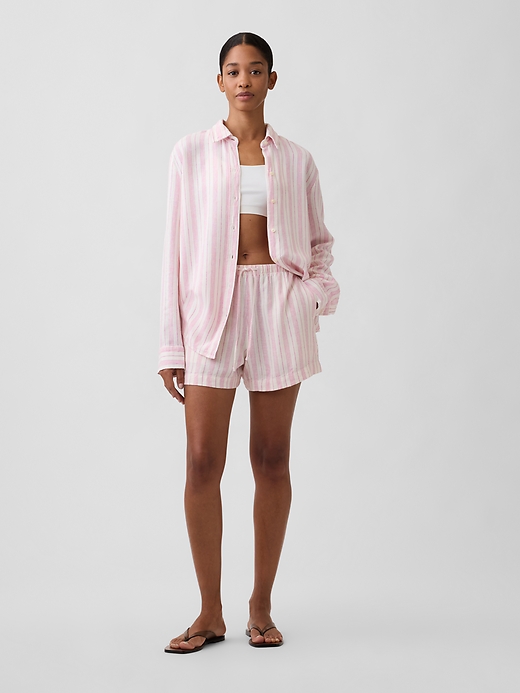 L'image numéro 1 présente Short à taille haute élastique en mélange de lin, entrejambe de 10 cm