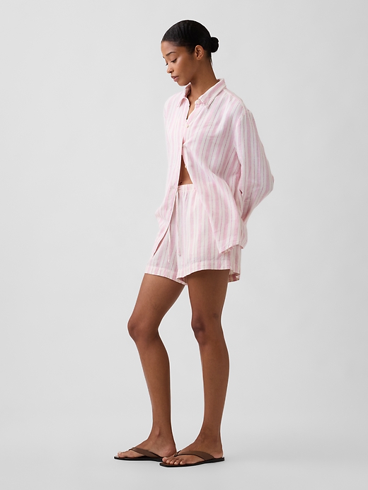 L'image numéro 3 présente Short à taille haute élastique en mélange de lin, entrejambe de 10 cm