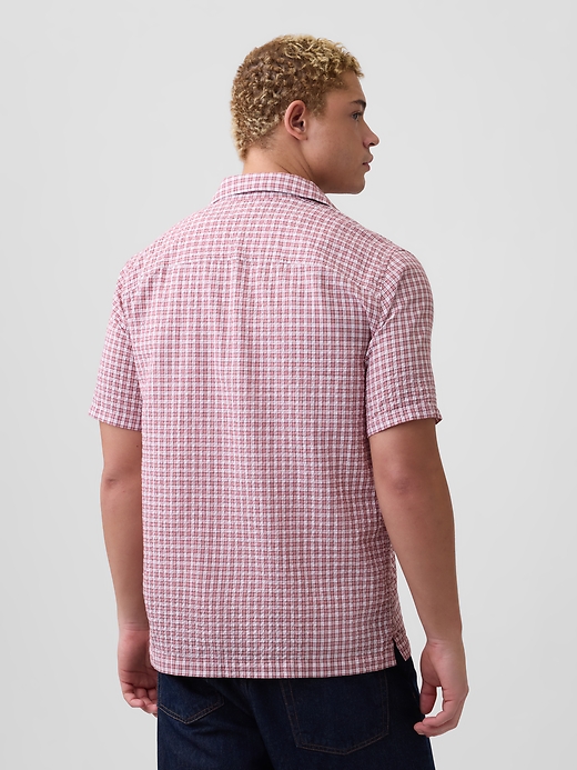 L'image numéro 2 présente Chemise de vacances en coton froissé, coupe standard
