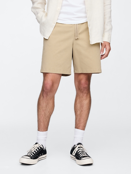 L'image numéro 3 présente Short kaki indispensable à taille extensible, entrejambe de 18 cm