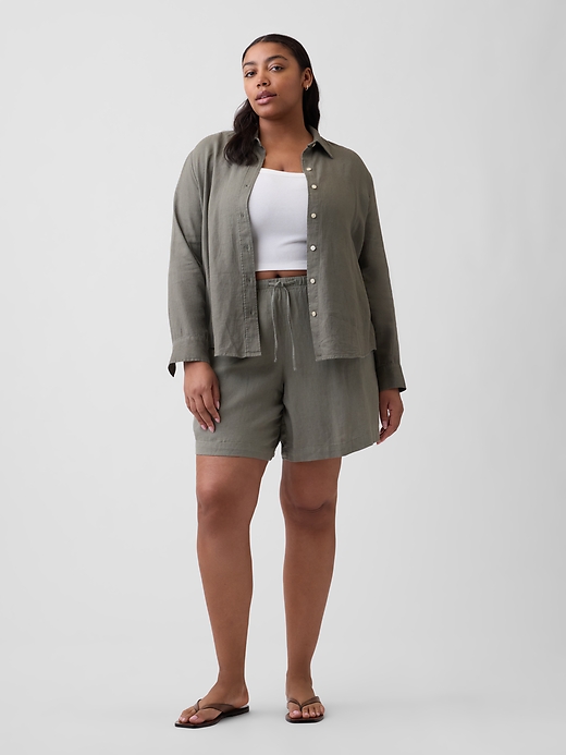 L'image numéro 5 présente Short à taille haute élastique en mélange de lin, entrejambe de 10 cm