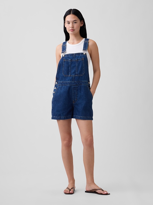 L'image numéro 1 présente Salopette courte en denim