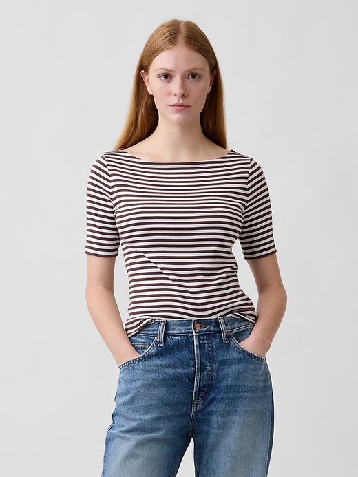 L'image numéro 1 présente T-shirt moderne côtelé à col bateau