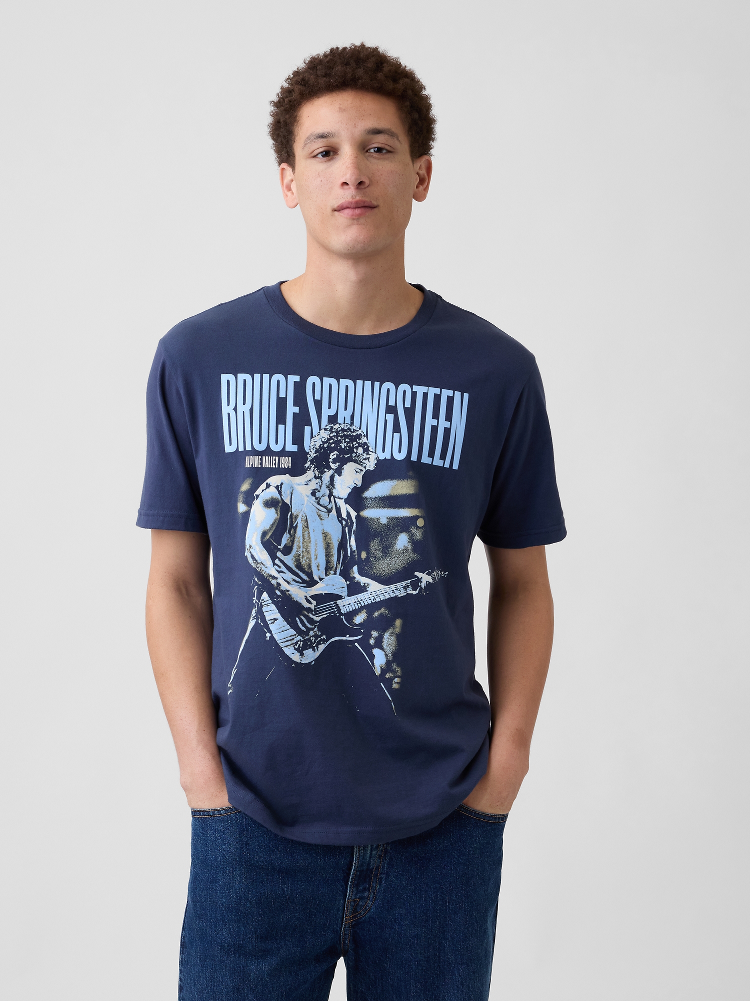 Everyday Soft Relaxed Graphic T-Shirt | Gap Factory