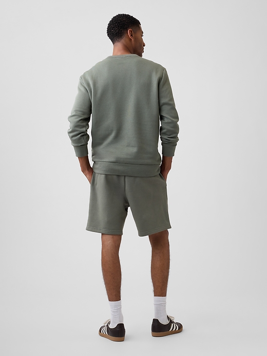 L'image numéro 2 présente Short décontracté à taille extensible à logo Gap
